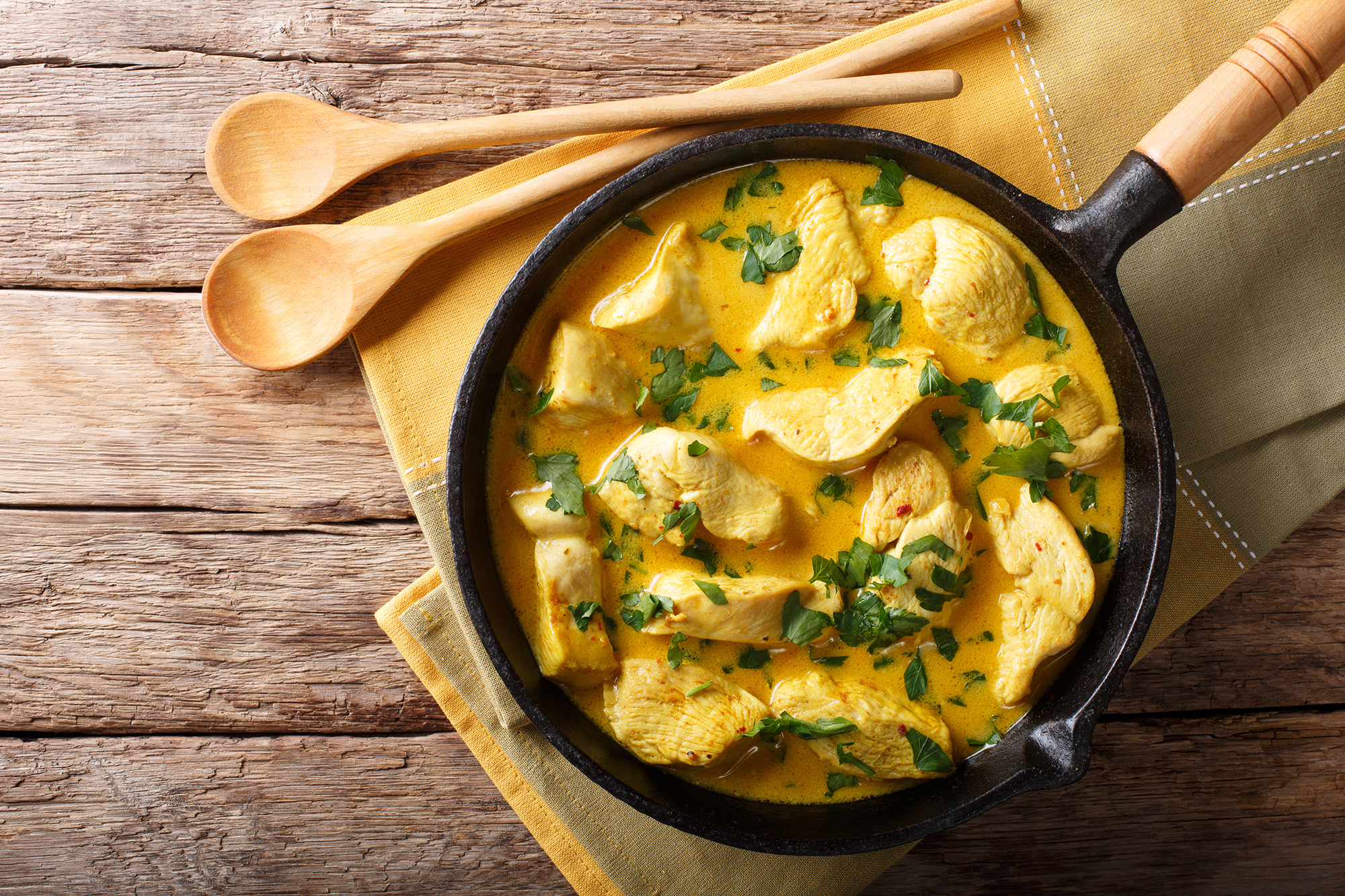 hubers landhendl hühnercurry mit kokosmilch und süßkartoffel